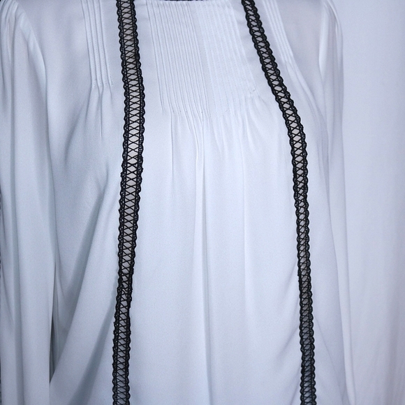 White House Black Market Blouse, Long Sleeves,Black Lace trim, Size 0 XS, White - Picture 3 of 9